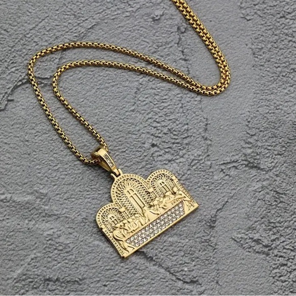 Luxurious 18K Gold Plated Titanium Steel Pendant Necklace - Picture 2 of 4